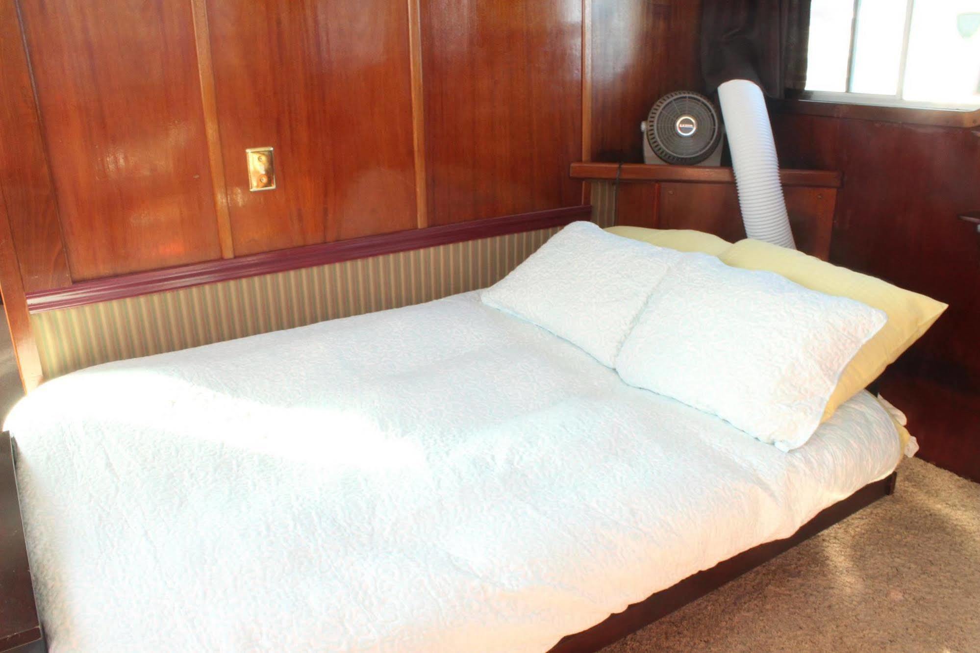 Tavern On The Bay Hotel - Frank Sinatra Suite Somers Point Esterno foto